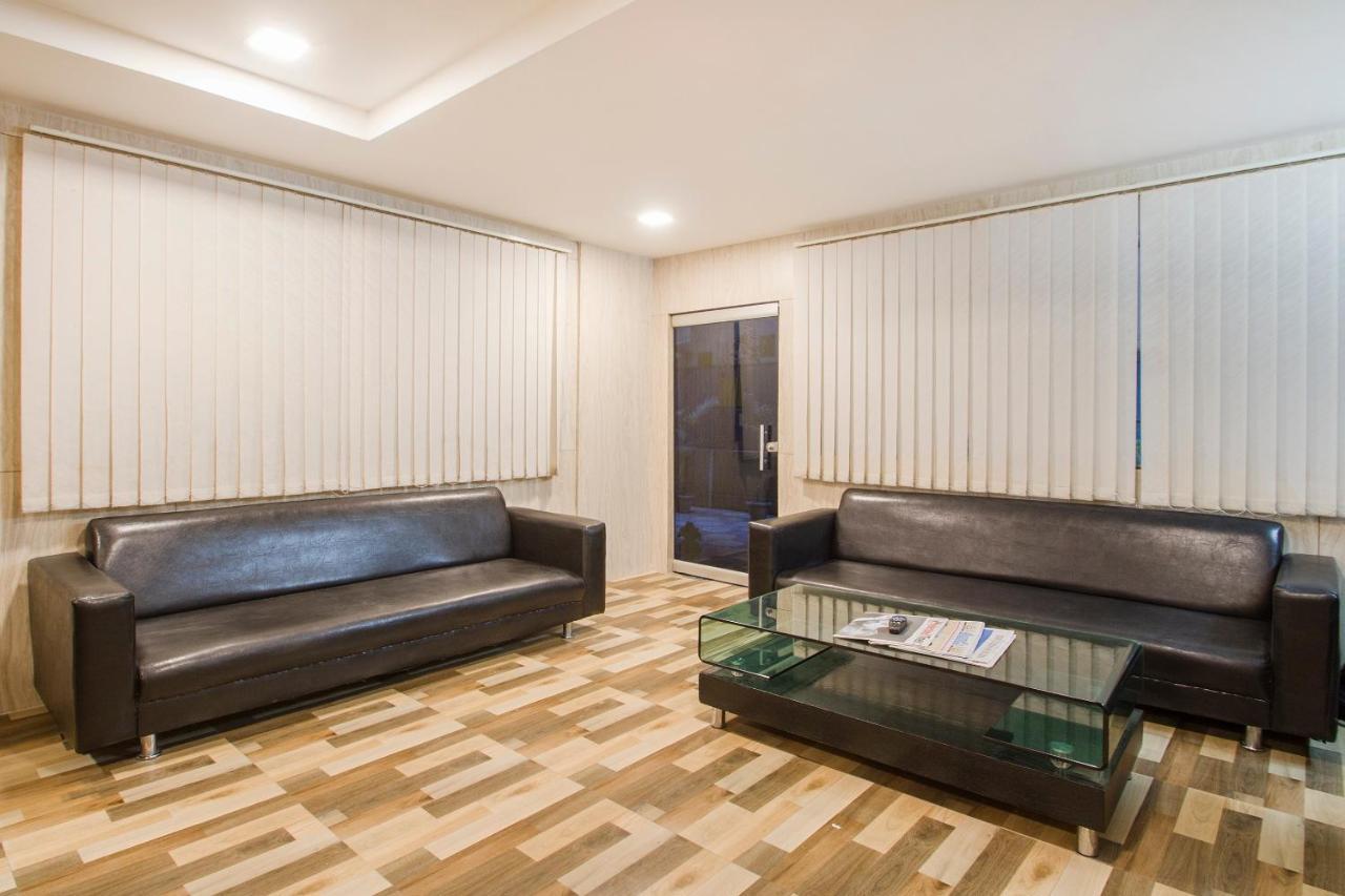 Vaccinated Staff - Oyo 11400 The Down Town Suites Hajdarabad Zewnętrze zdjęcie