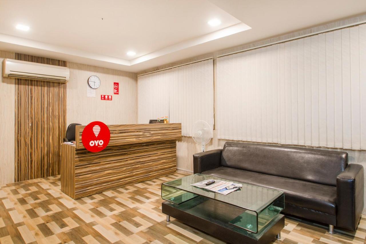 Vaccinated Staff - Oyo 11400 The Down Town Suites Hajdarabad Zewnętrze zdjęcie